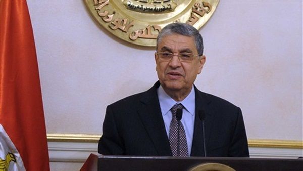 الحكومة ترفع أسعار الكهرباء 19% وتؤجل رفع الدعم 3 سنوات.. تخفيضات حكومية لتشجيع السياحة الوافدة إلى مصر