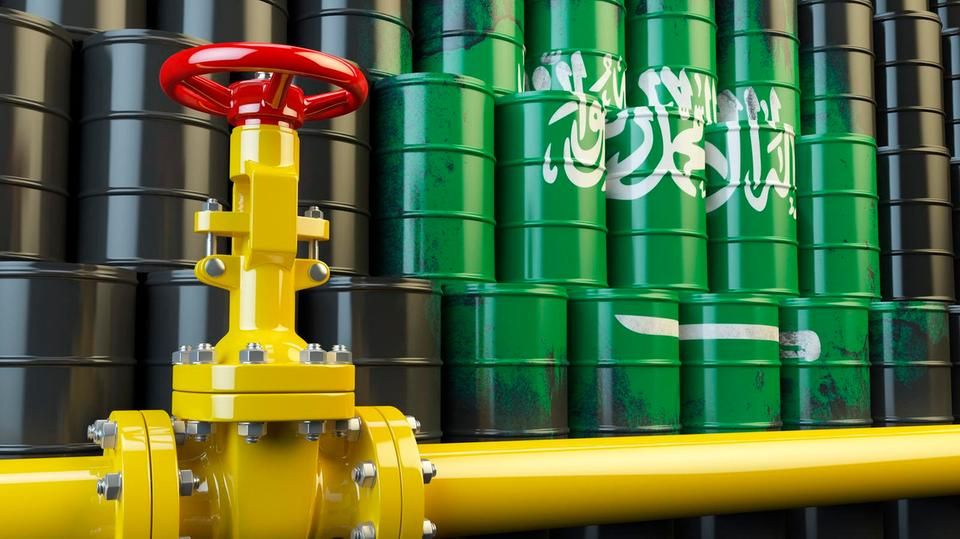 صادرات النفط السعودي تهوي 46% في يوليو