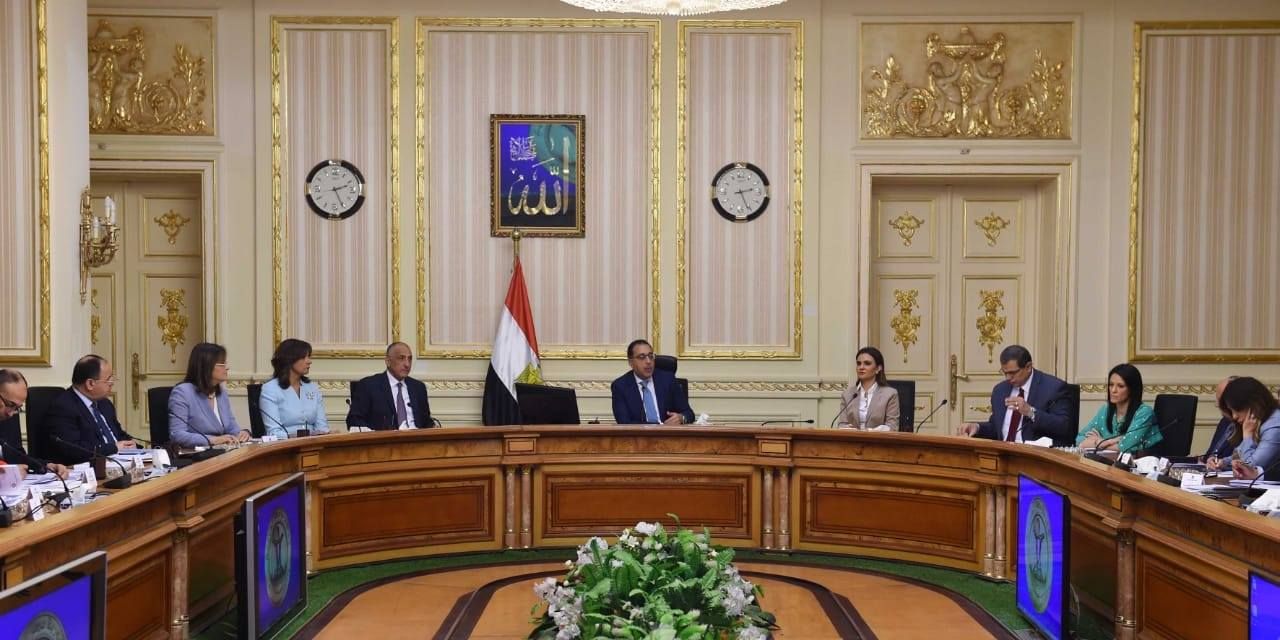 الرئاسة تعد قاعدة بيانات لتنظيم بيع قطع الأراضى الكبيرة.. قانون تسوية مديونيات المعاشات أمام البرلمان الشهر المقبل.. 8 تعليمات لترشيد النفقات الحكومية.. أرباح طلعت مصطفى تنمو 17%.. اعتماد تسوية إعمار والنصر للإسكان