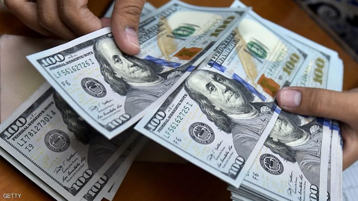 الدولار يرتفع 3 قروش إلى 15.61 جنيه