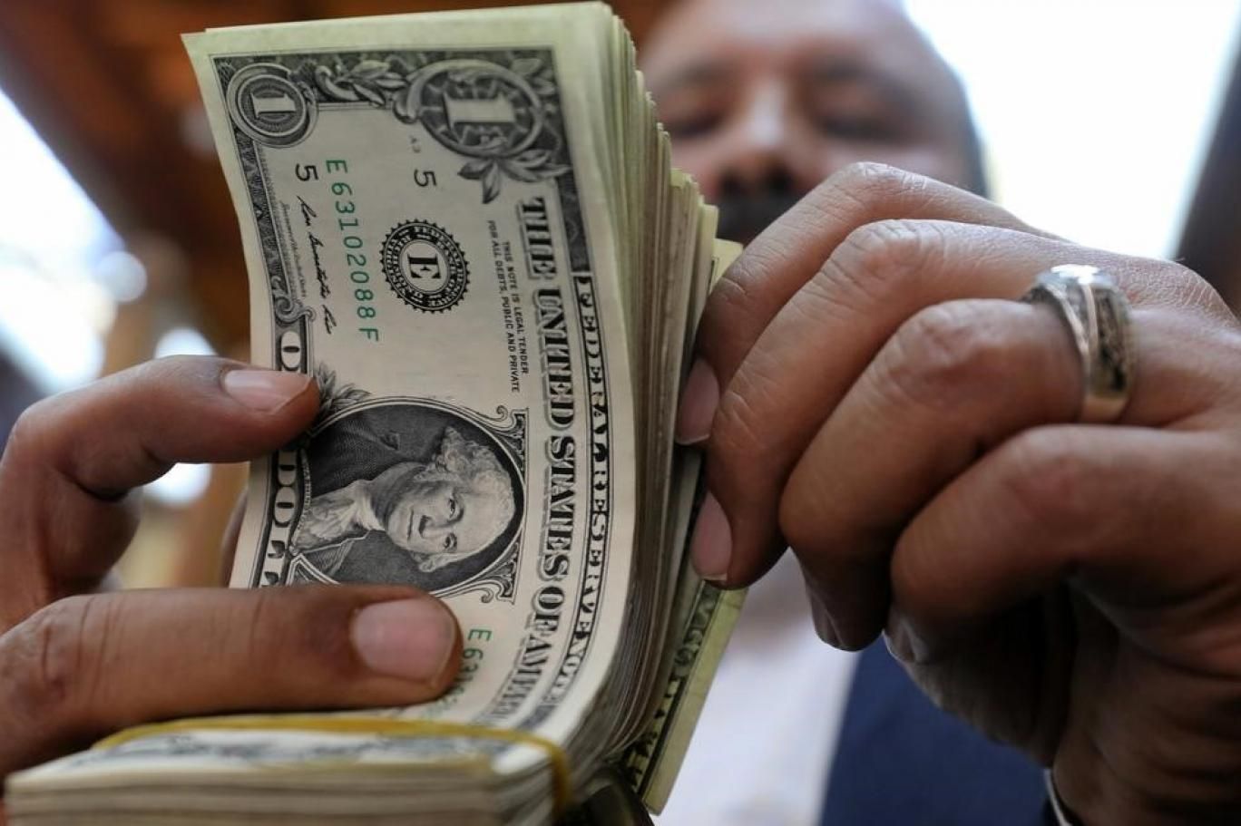 تراجع جديد للدولار أمام الجنيه
