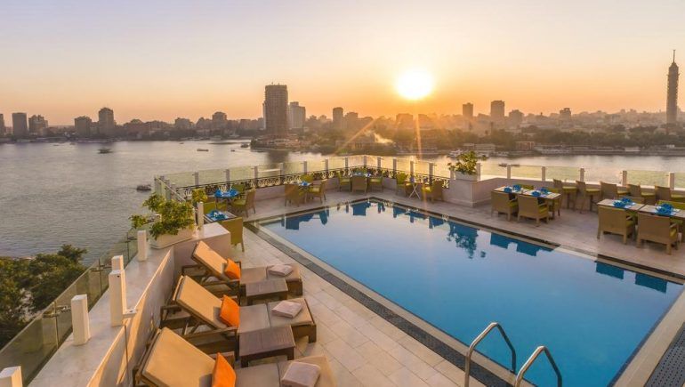مصر تطلق مبادرة لتيسير إصدار تراخيص عمل الأجانب في المنشآت السياحية
