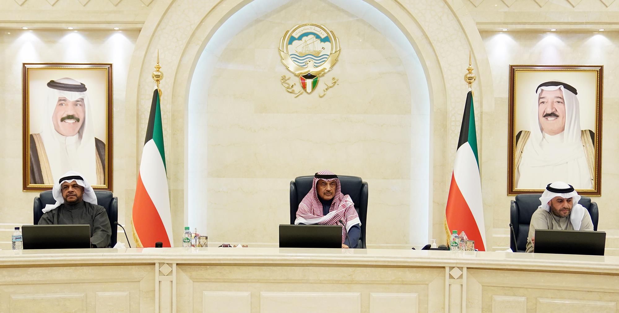 حكومة الكويت تعتمد 11 توصية لحماية المواطنين والاقتصاد من "كورونا"