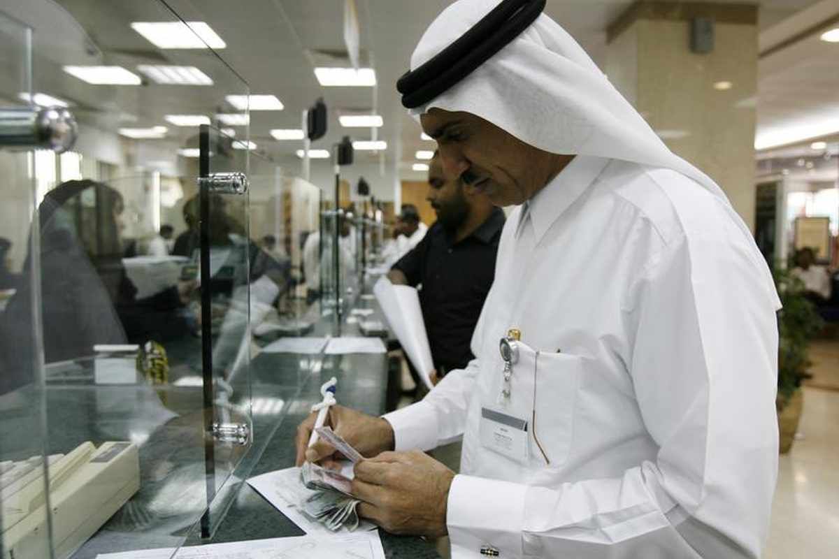 بنوك الخليج تقيد الإقراض تحوطا من أزمة سيولة دولارية متوقعة
