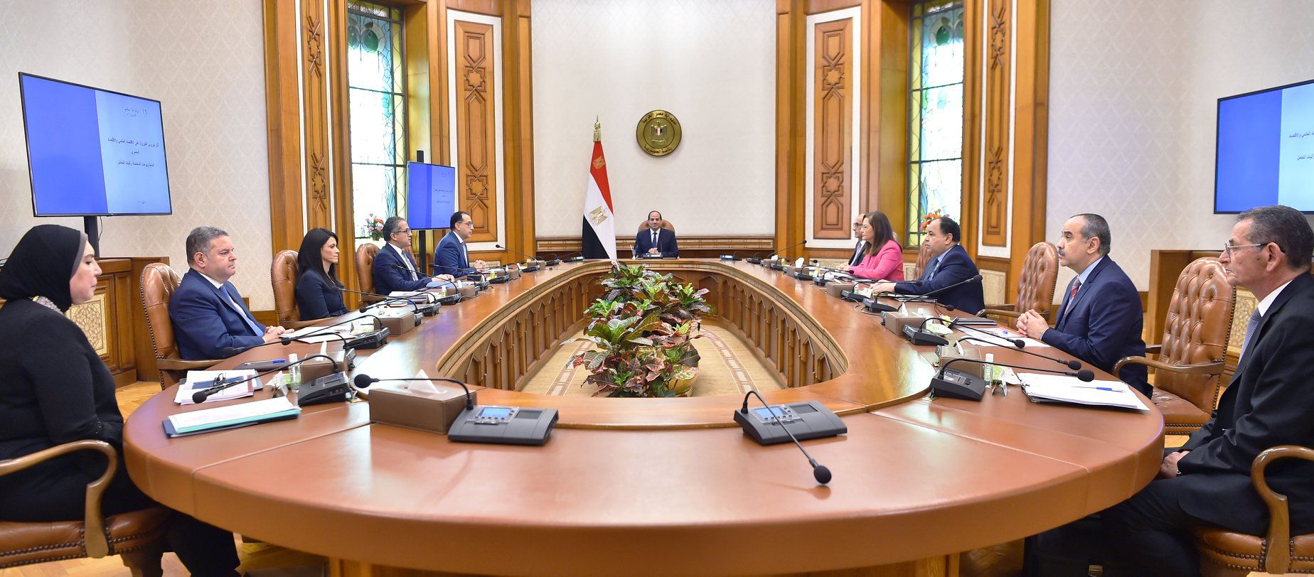 السيسي يوجه "المركزي" بدراسة تقديم تمويل للقطاع السياحي بفائدة مخفضة بهدف الاحتفاظ بالعمالة