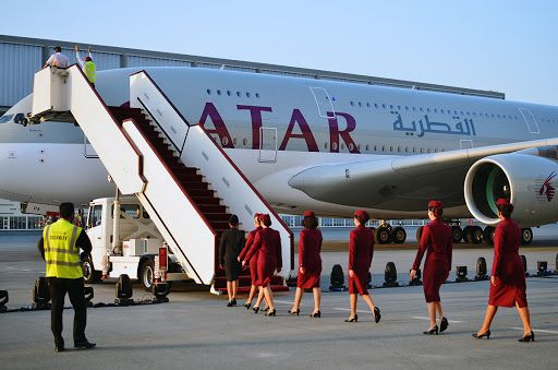 الخطوط القطرية تخفض رواتب بعض موظفيها 50% لمدة ثلاثة أشهر
