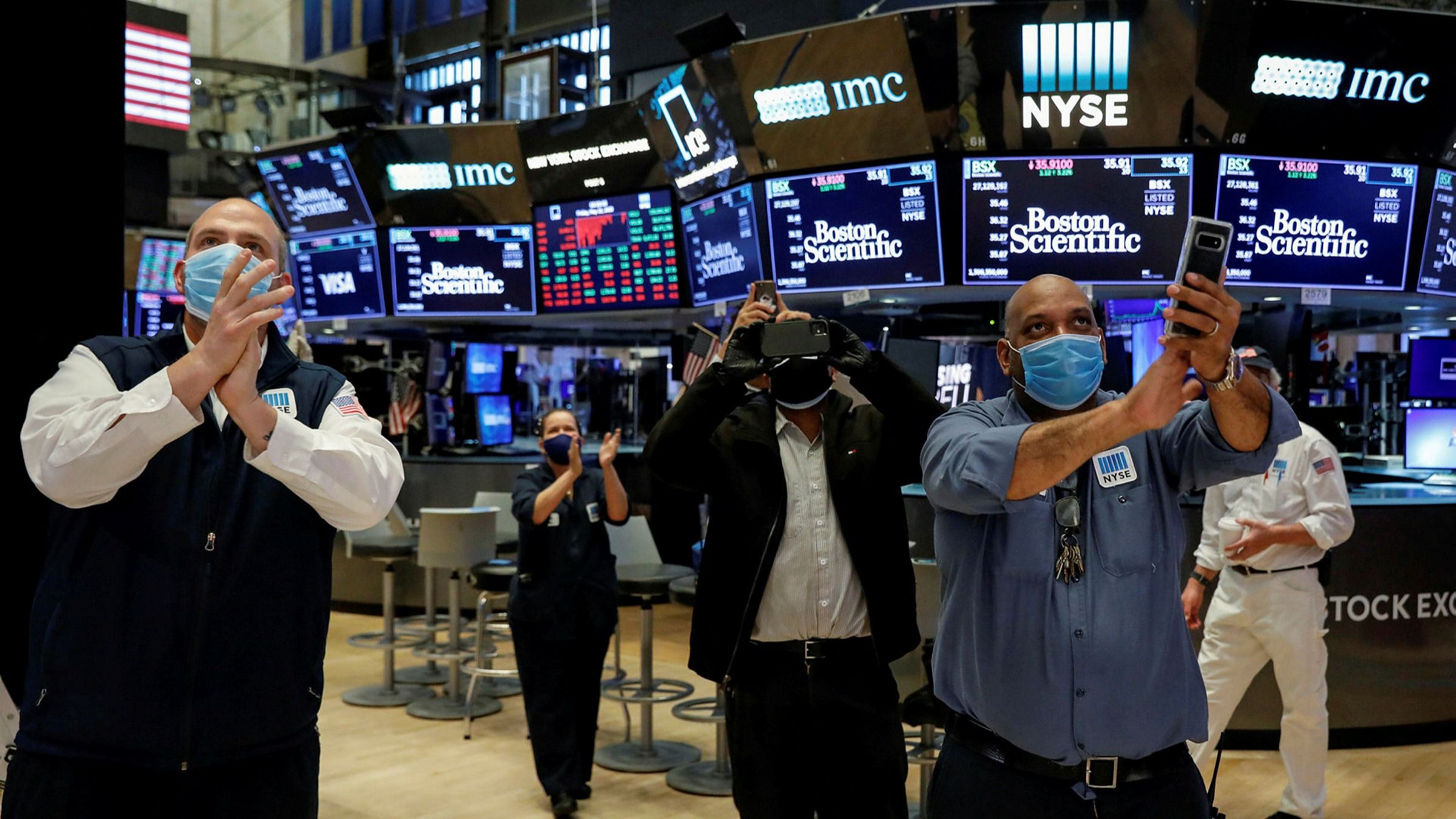 "أوف أمريكا": المستثمرون يهجرون الذهب ويضخون 27 مليار دولار في الأسهم خلال أسبوع