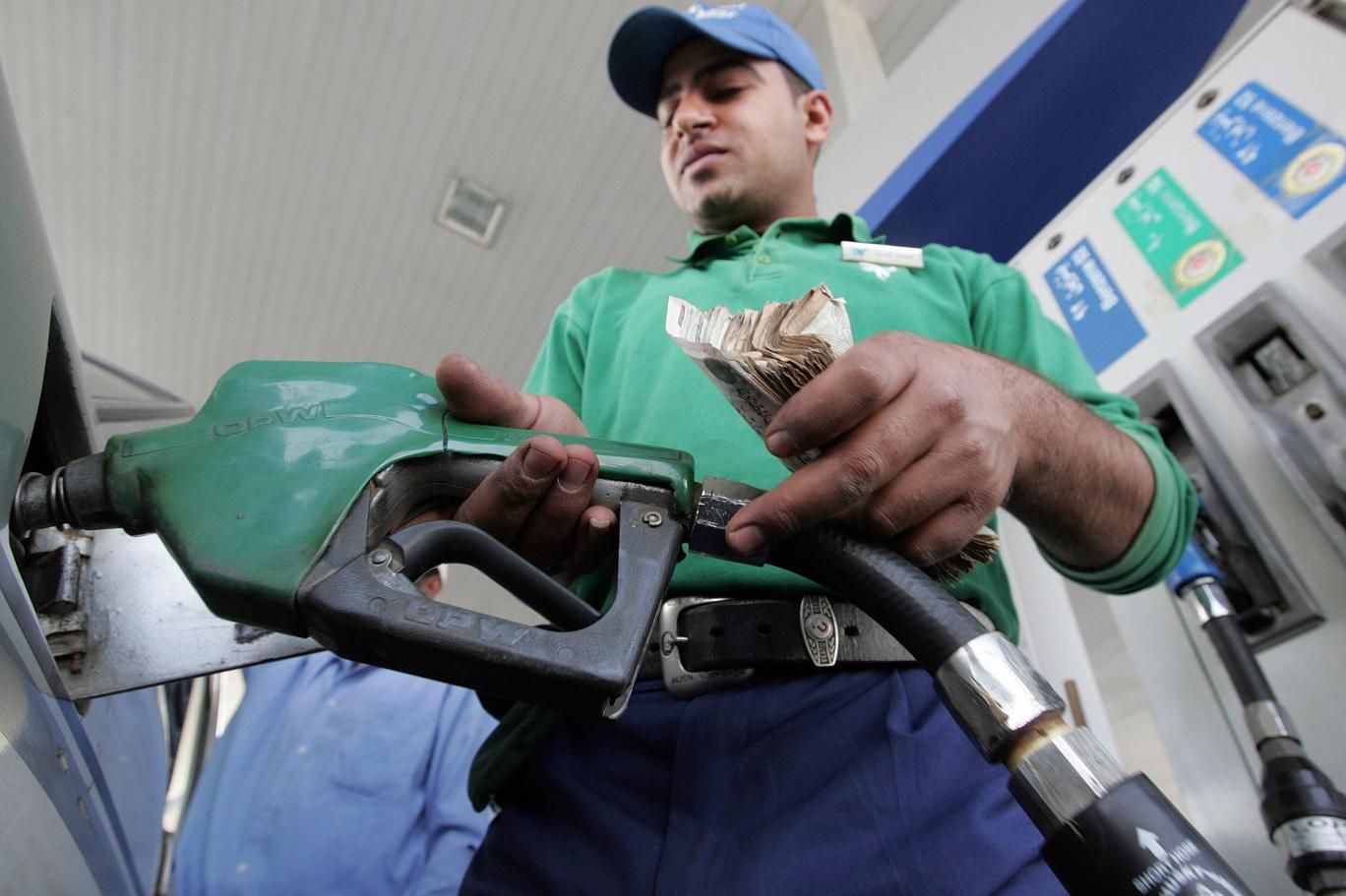 بنك الكويت الوطني: ارتفاع النفط وتراجع الجنيه يضغطان على مراجعة أسعار الوقود في مصر