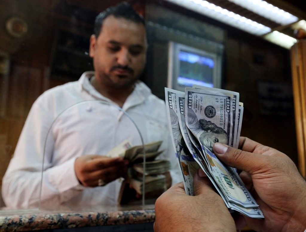 المركزي يضع شروط لفروع شركات الصرافة ويحدد حالات إلغاء تراخيصها