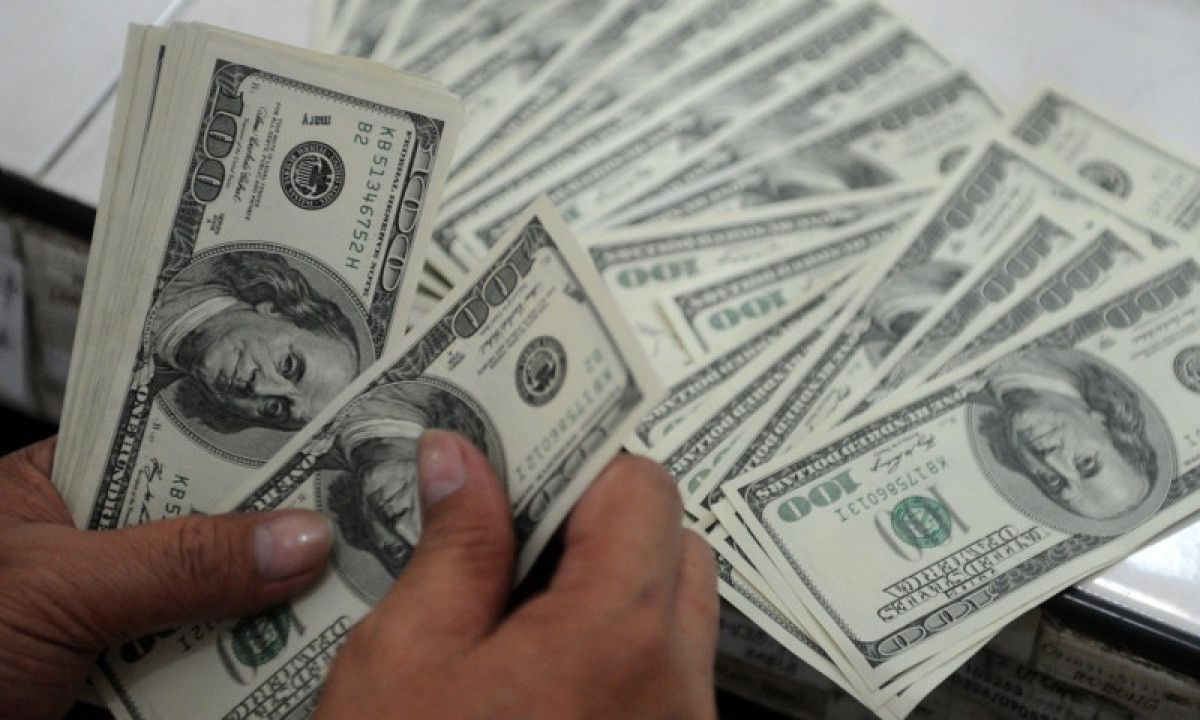 الدولار يتراجع لأقل سعر منذ شهر مسجلا 15.9 جنيه