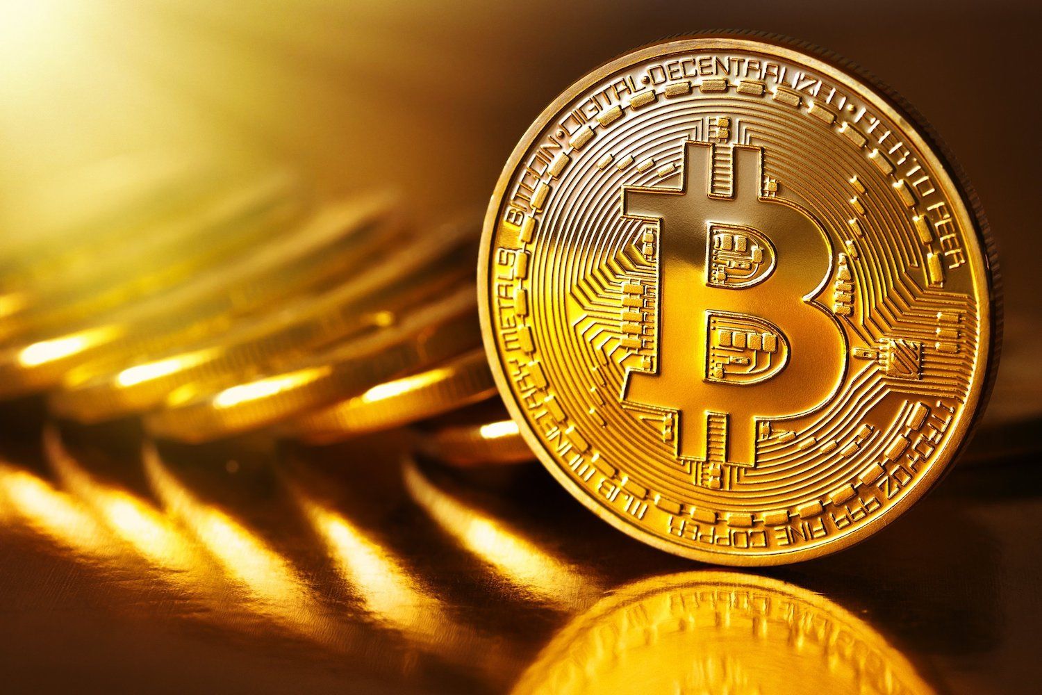 بيتكوين تنافس الذهب.. هل تصل قيمتها إلى 200 ألف دولار؟