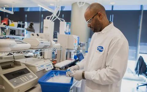 فايزر ترفع توقعاتها من مبيعات لقاح كورونا العام الجاري بـ73%