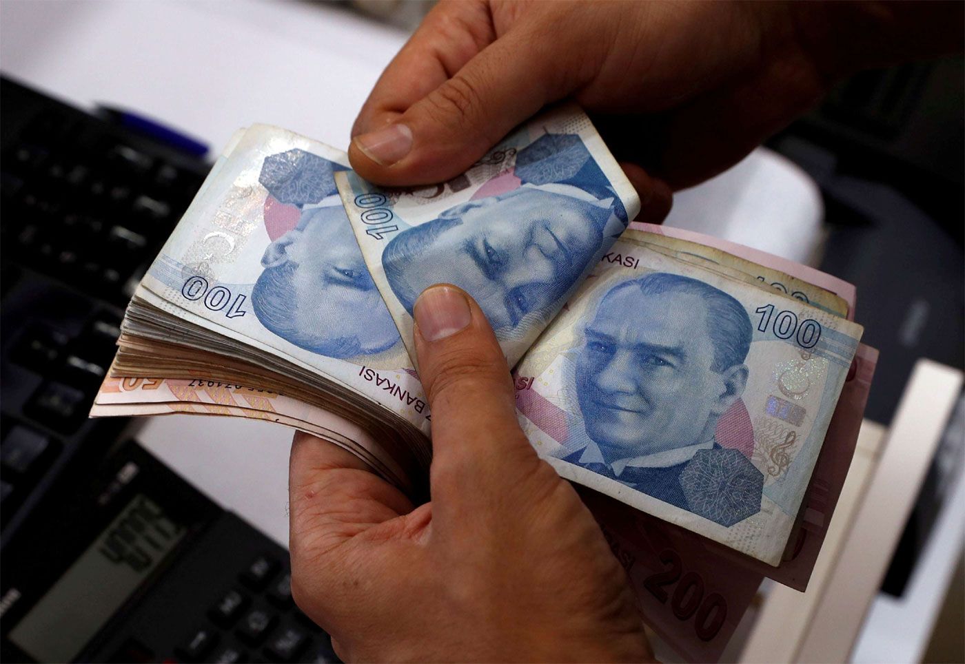 المركزي التركي يرفع أسعار الفائدة 7.5% لأعلى مستوى منذ نحو 20 عاما