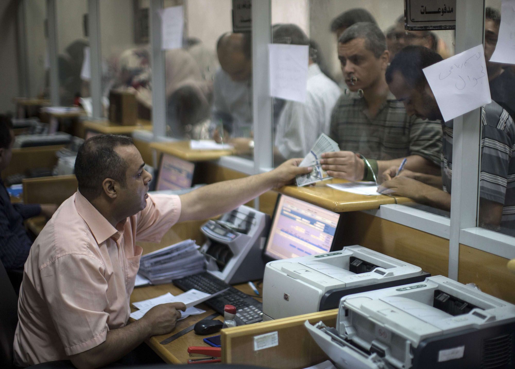 تحويلات المصريين بالخارج ترتفع إلى 2.7 مليار جنيه في أغسطس