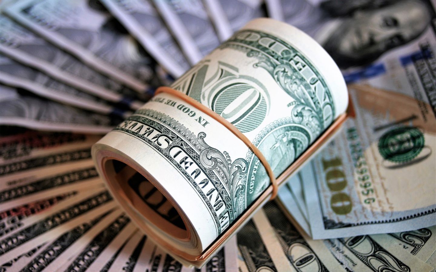كيف تتحرك أسعار الدولار واستثمارات الأجانب بعد قرار الفيدرالي الأمريكي؟.. تحليل