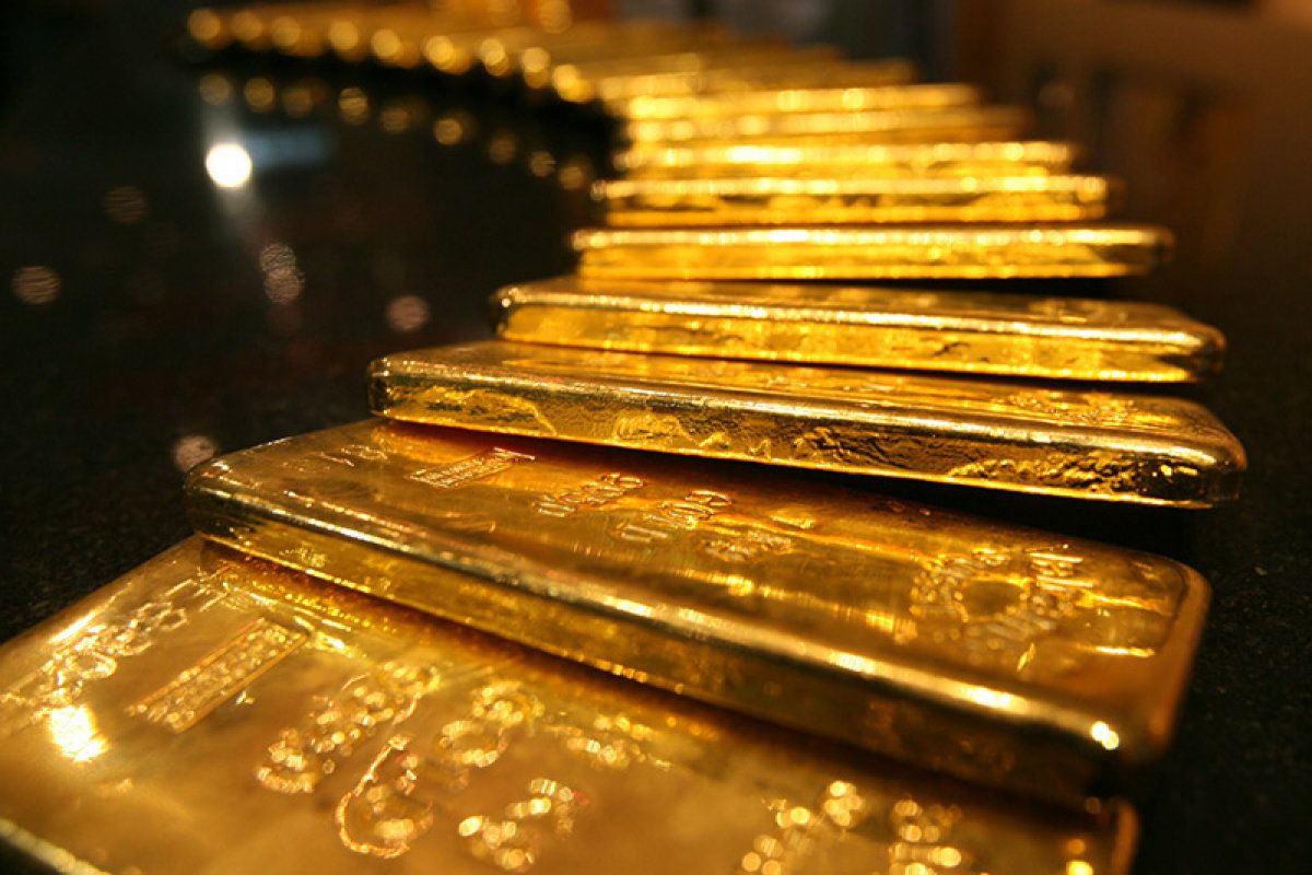 الذهب يتراجع بسبب ارتفاع الدولار والسندات الأمريكية