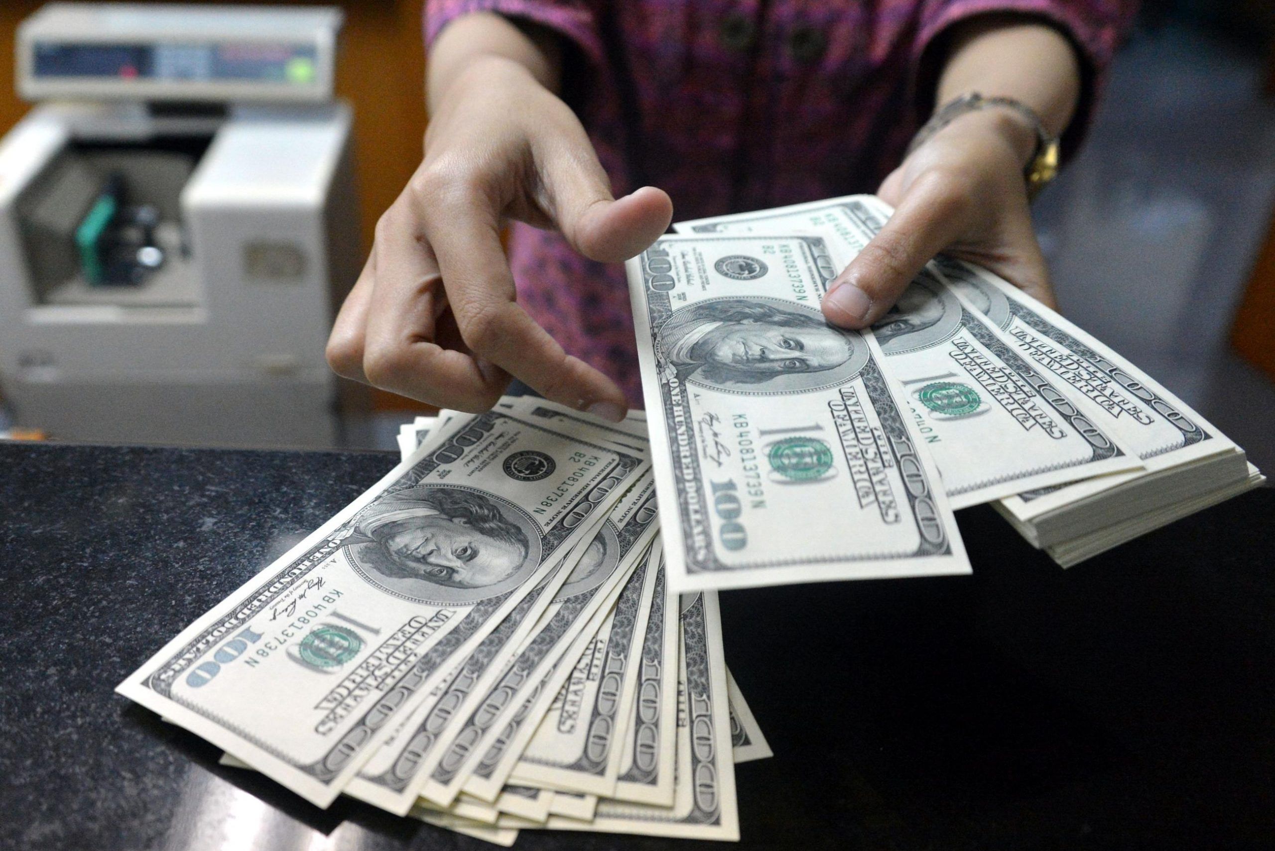 "ستاندرد تشارترد" يتوقع خفض الفائدة الأمريكية 50 نقطة أساس