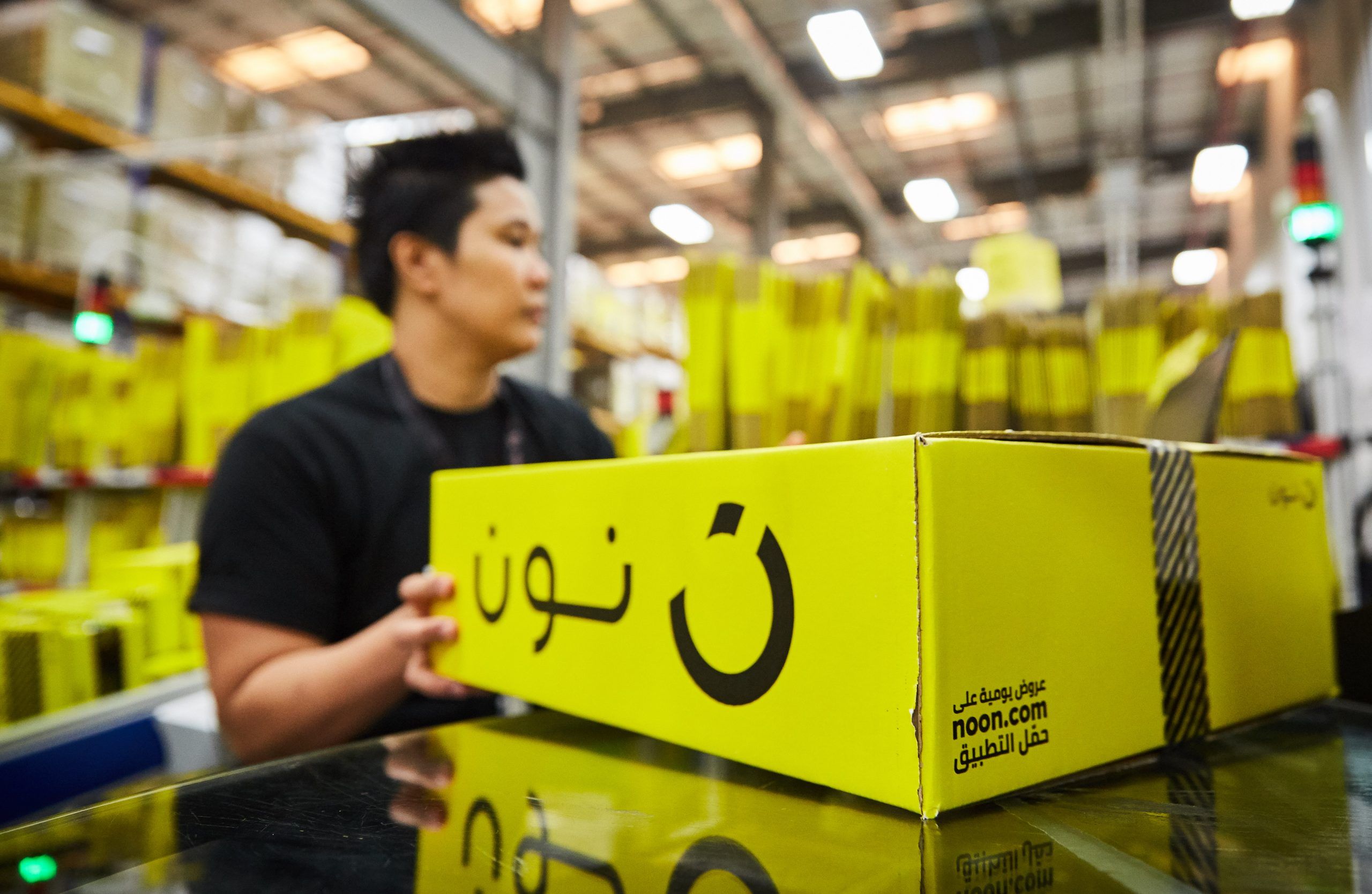 "نون" تعزز من منافستها لـ "أمازون" بتمويل من الصندوق السيادي السعودي