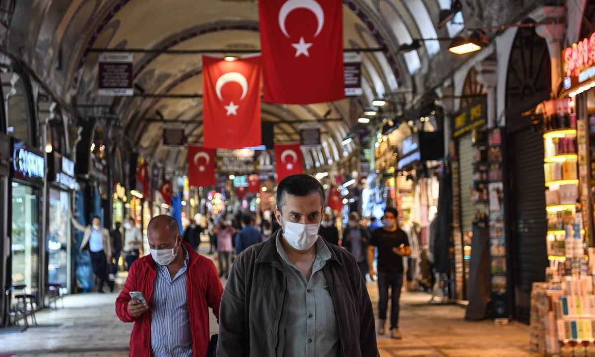 ثقة المستهلكين في تركيا تهوي لأدنى مستوى في 17 عاما