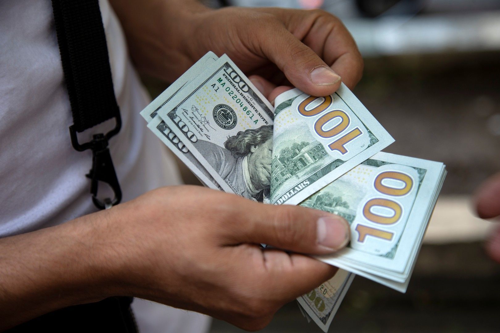 بزيادة سنوية 21%.. تحويلات المصريين بالخارج تسجل 3.5 مليار دولار خلال يناير