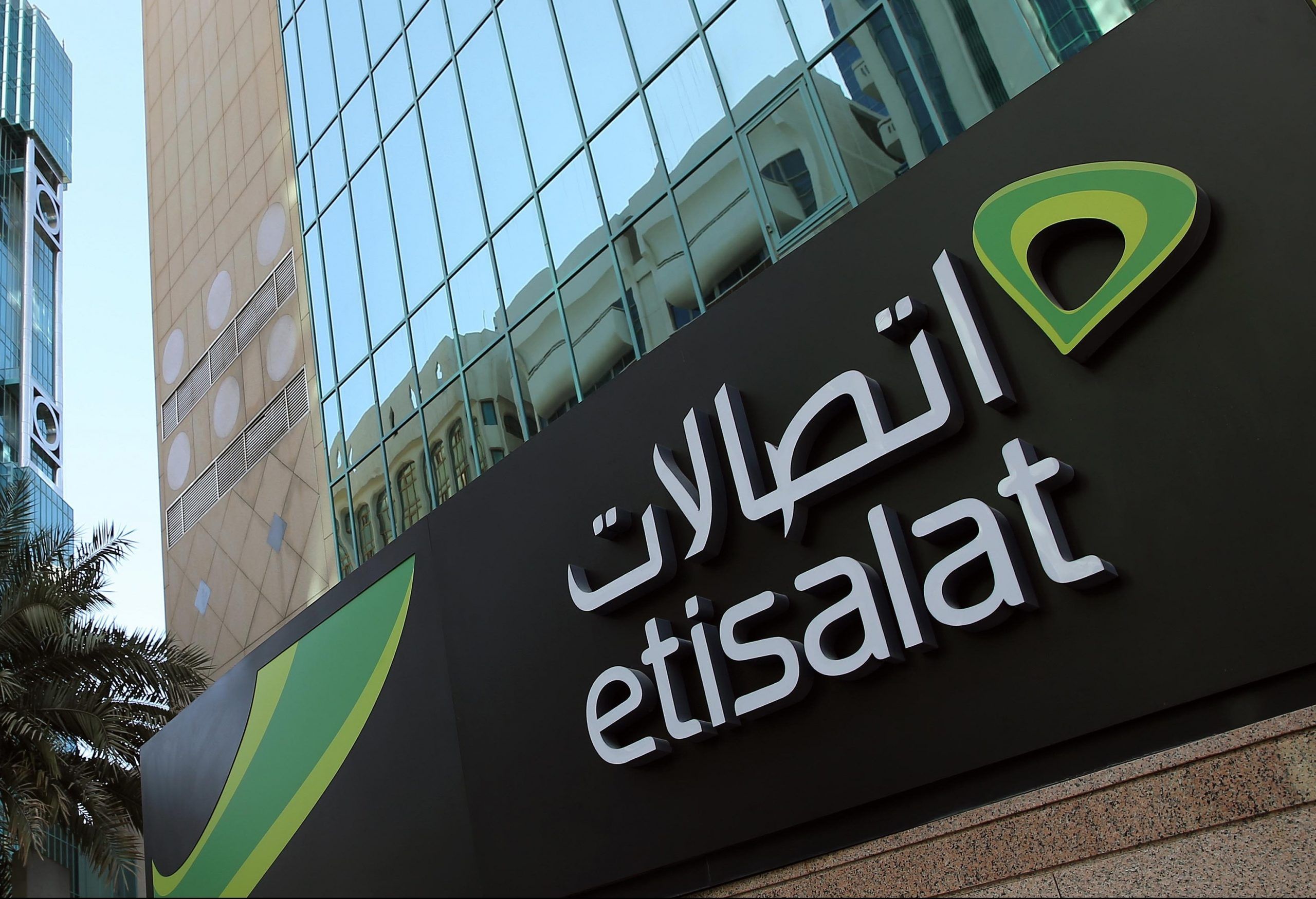 "اتصالات" الإمارات تشتري 9.8% في فودافون العالمية مقابل 4.4 مليار دولار