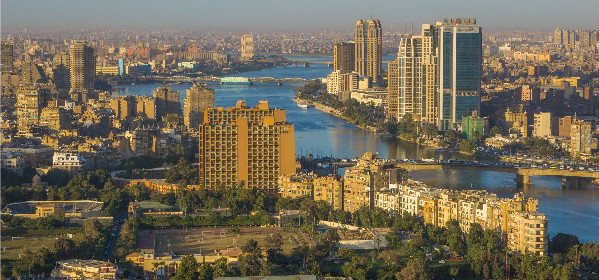 فيتش: مرونة سعر الصرف تحد من تأثير الحرب الإيرانية على التصنيف الائتماني لمصر