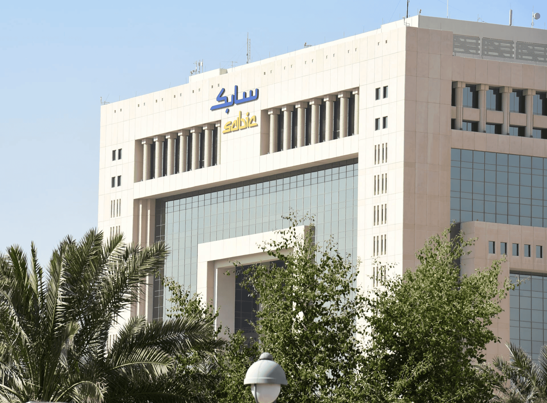 الخسائر تلاحق عملاق البتروكيماويات السعودي "سابك"