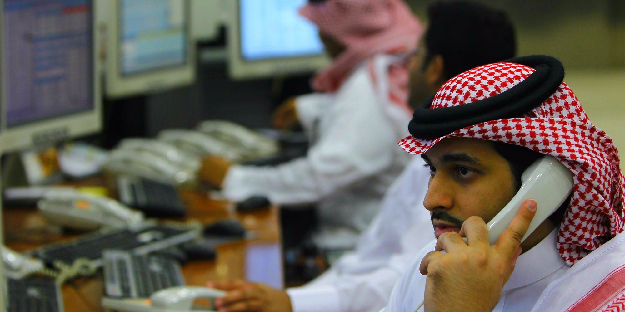 معدل البطالة بين السعوديين يتراجع إلى 7.6%