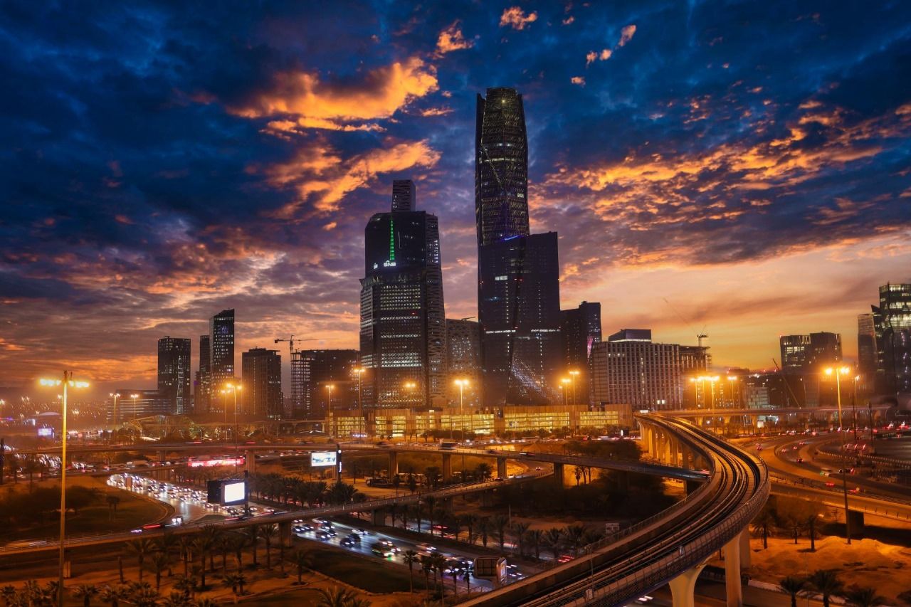 ضغوط المنافسة تُعرقل نمو الشركات غير النفطية في السعودية
