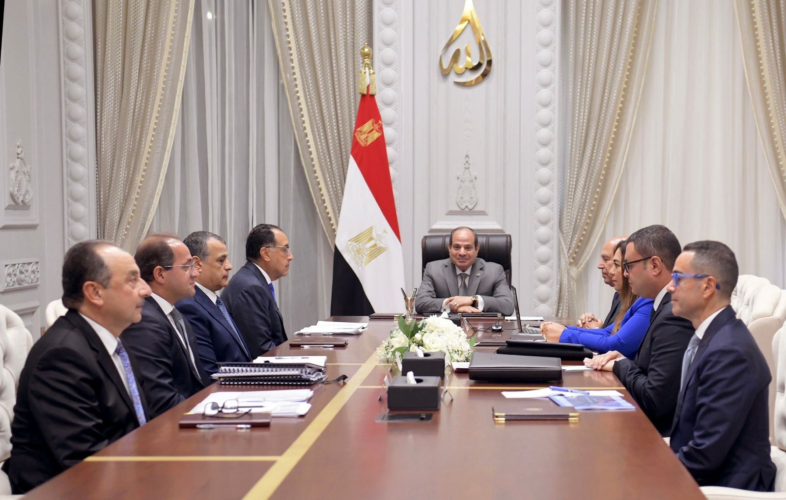 الرئيس السيسي يوجه الحكومة بحل مشكلات المصانع المتعثرة