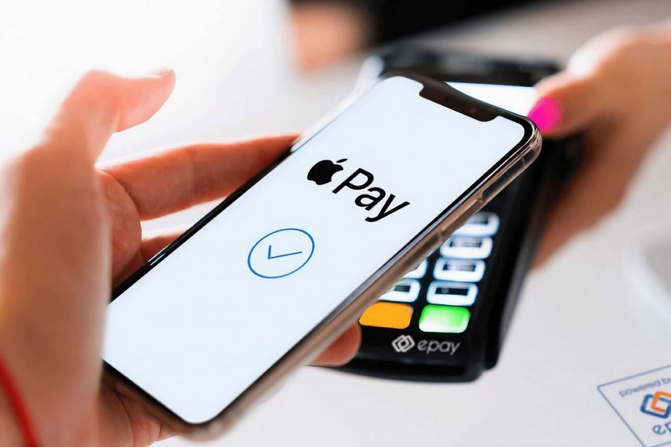 البنك المركزي يعلن إطلاق خدمة "Apple Pay" في مصر