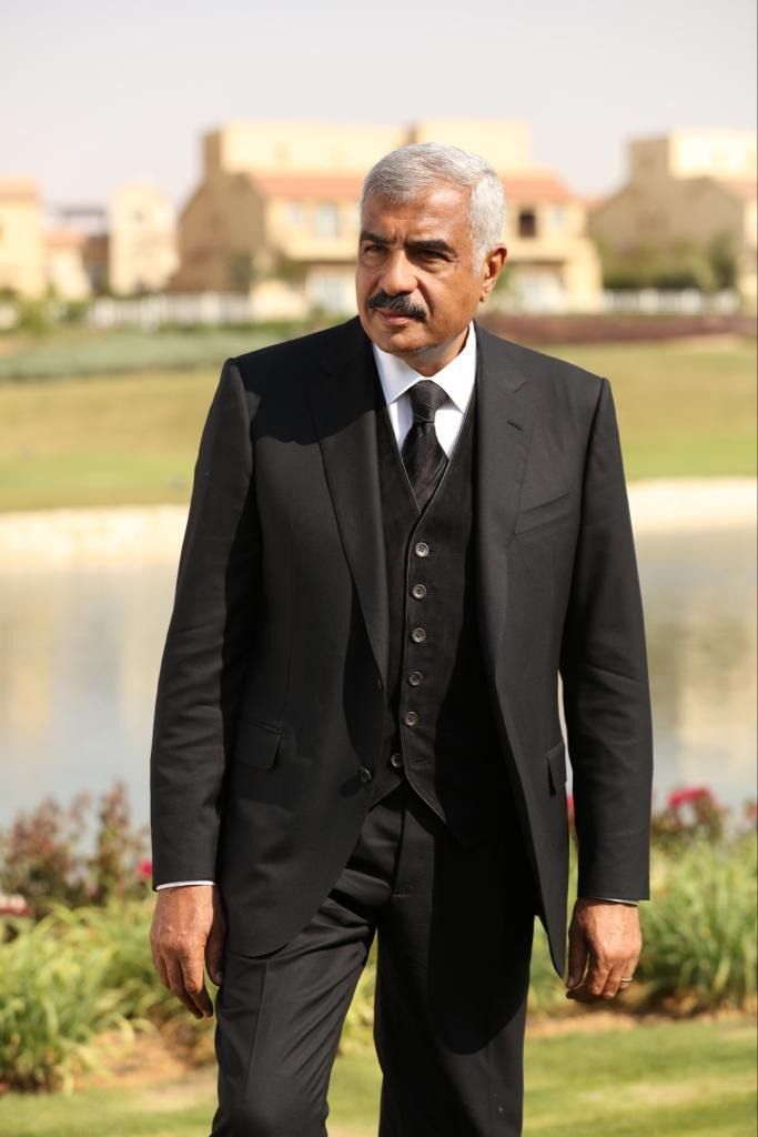 "هشام طلعت" يشترى 500 ألف سهم بـ"مجموعة طلعت مصطفى القابضة"