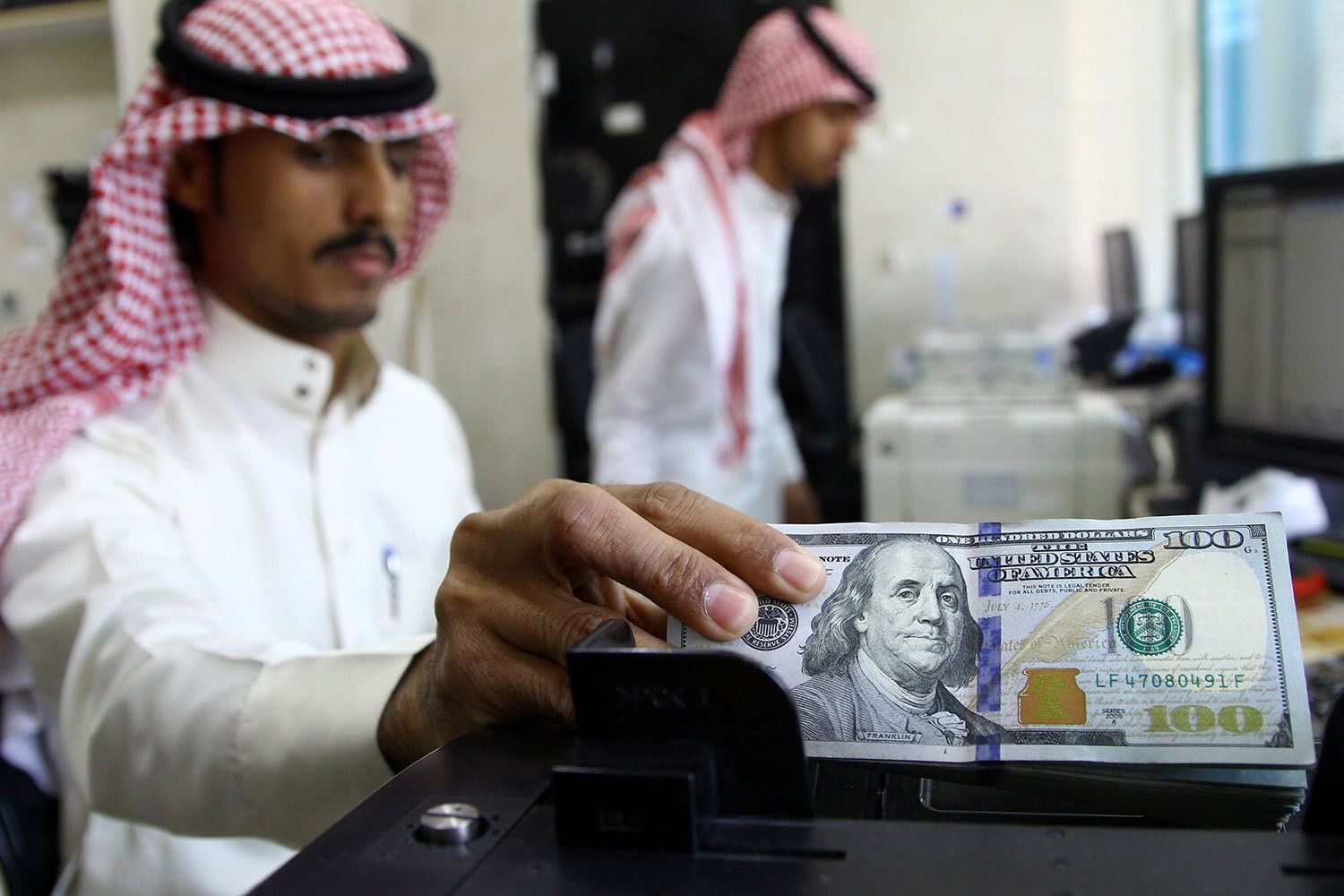 البنوك السعودية تسرع وتيرة إصدارات الديون عالية المخاطر