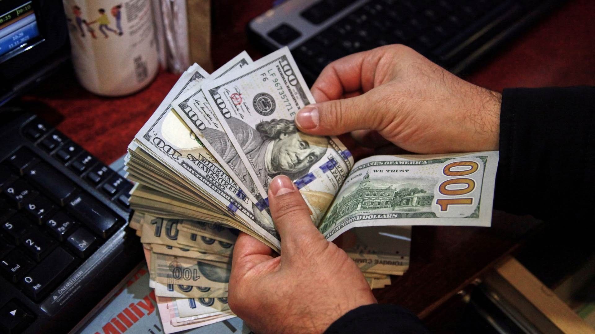 تحويلات المصريين بالخارج تقفز إلى 29.4 مليار دولار خلال 10 أشهر.. مصر تنفذ طرح صكوك لصالح الكويت بعائد نصف سنوي 8%