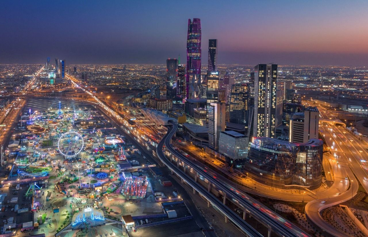 نمو القطاع غير النفطي بالسعودية يتسارع في أغسطس.. والتوظيف عند مستوى قياسي