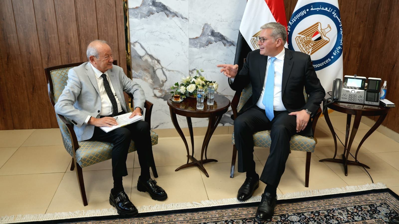 وزير البترول يبحث مع نجيب ساويرس زيادة استثماراته في التعدين والذهب