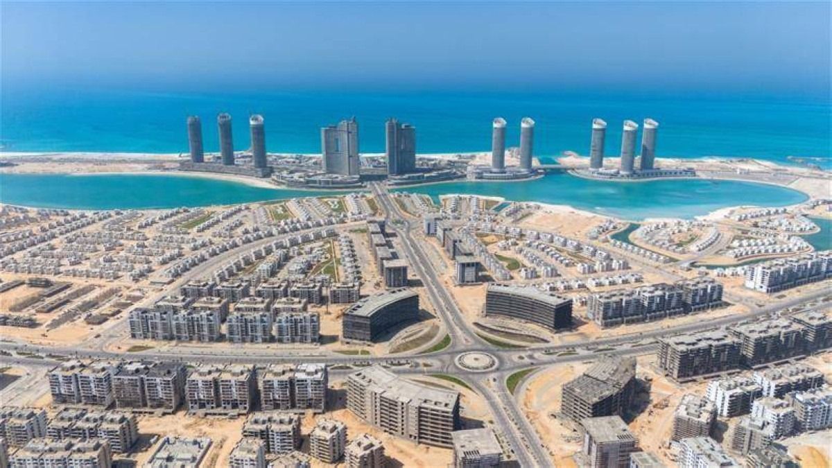 وزير الإسكان: نخطط لتدشين صندوق استثماري لجذب رؤوس الأموال الخليجية العام المقبل.. "موديز": صفقة "علم الروم" تدعم التصنيف الائتماني لمصر