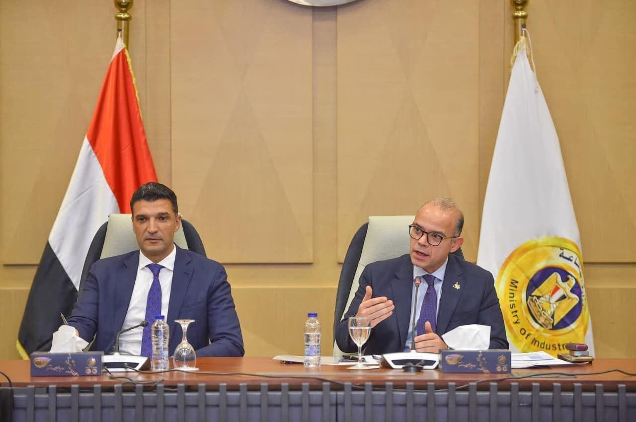 وزيرا الاستثمار والصناعة يبحثان مع المجالس التصديرية سبل تنمية الصادرات المصرية