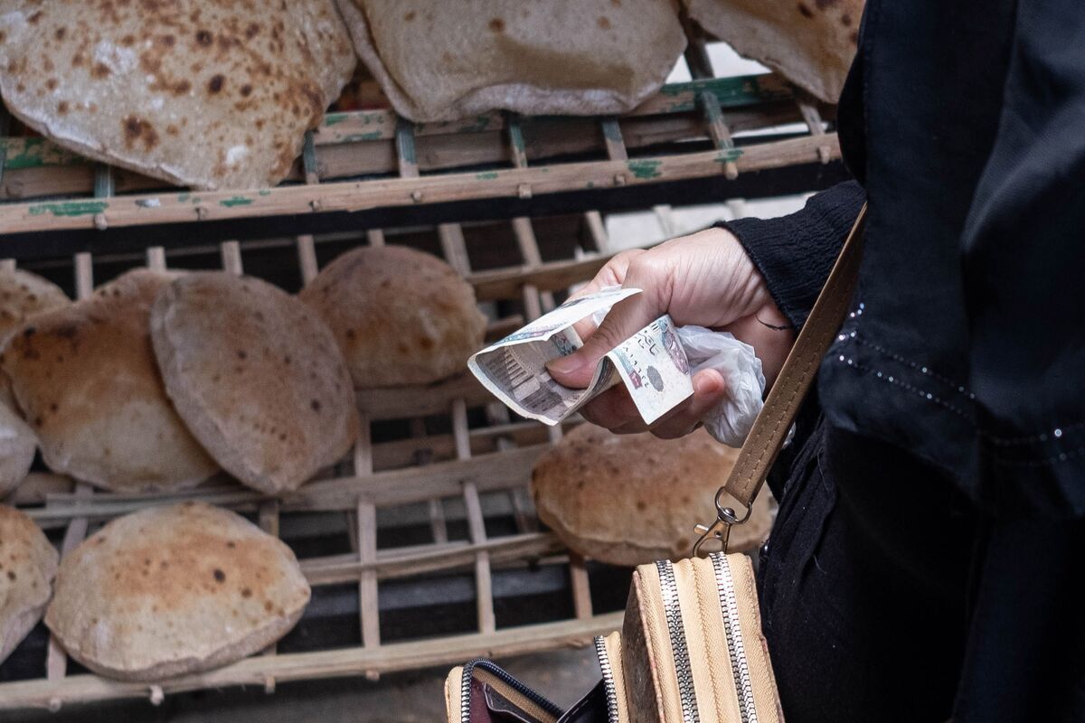 بعد تحريك أسعار الوقود.. وزير التموين: لا مساس بسعر رغيف الخبز المُدعم