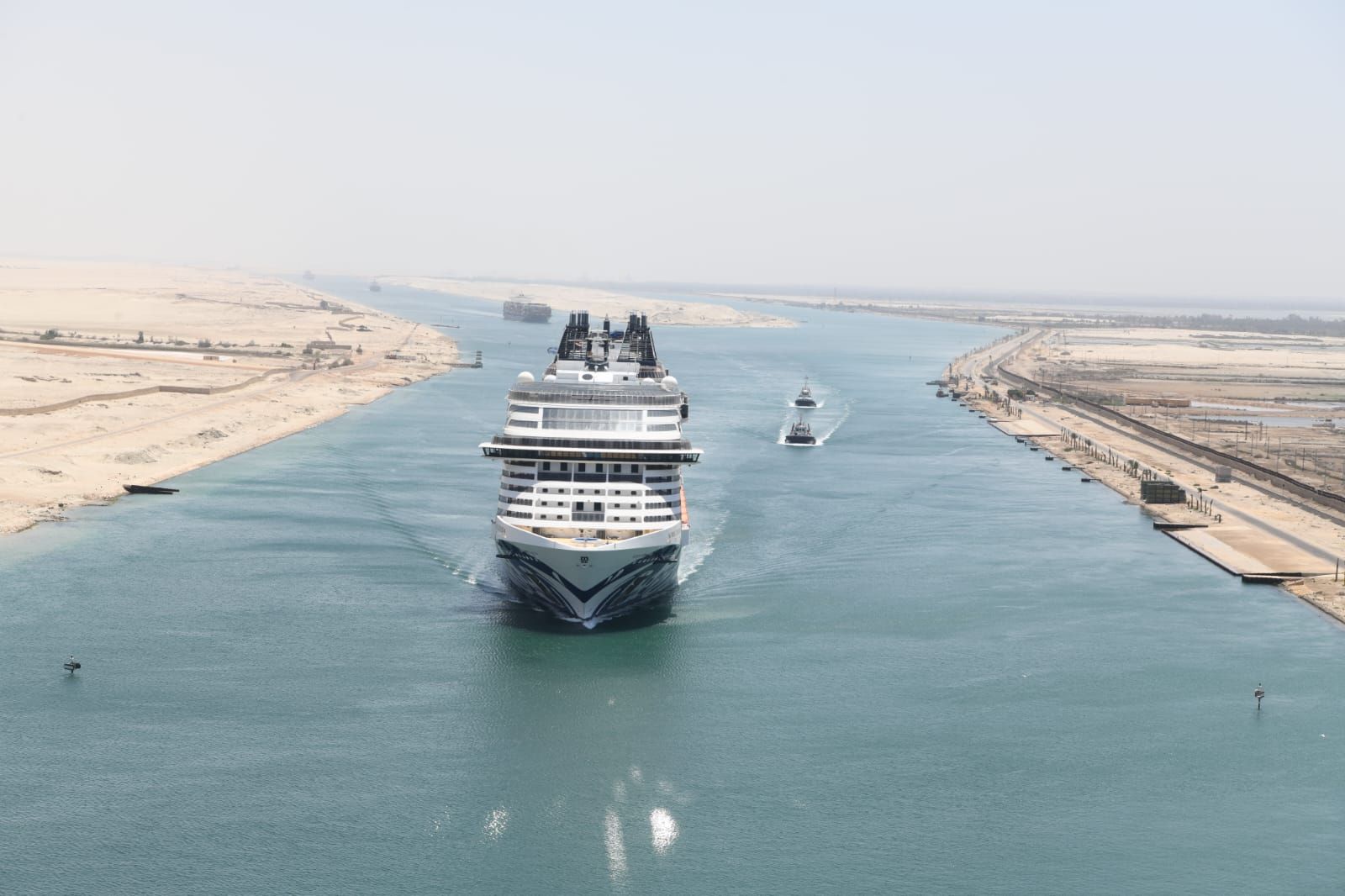 "MSC" تواصل استئناف رحلاتها جزئيا عبر قناة السويس