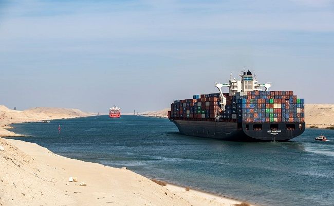"ميرسك" و"هاباج لويد" تبحران مجددًا في قناة السويس.. "المركزي" يشترط موافقته على إصدار البنوك للصكوك.. مهلة عام لتوفيق الشقق الفندقية غير المرخصة