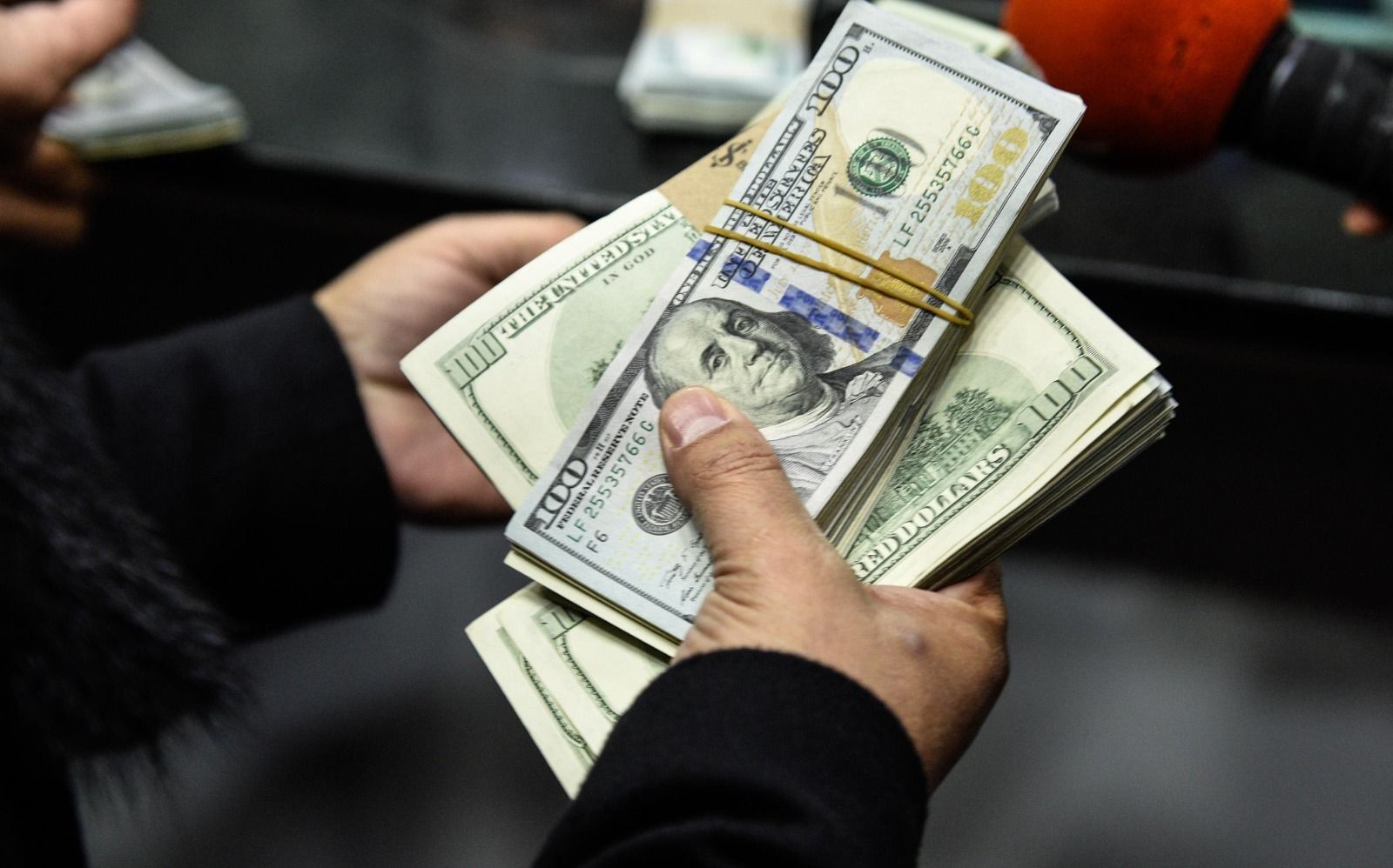 رغمًا عن ترامب.. اقتصاديون يحثون "الفيدرالي" على رفع الفائدة اليوم لأول مرة منذ 2023