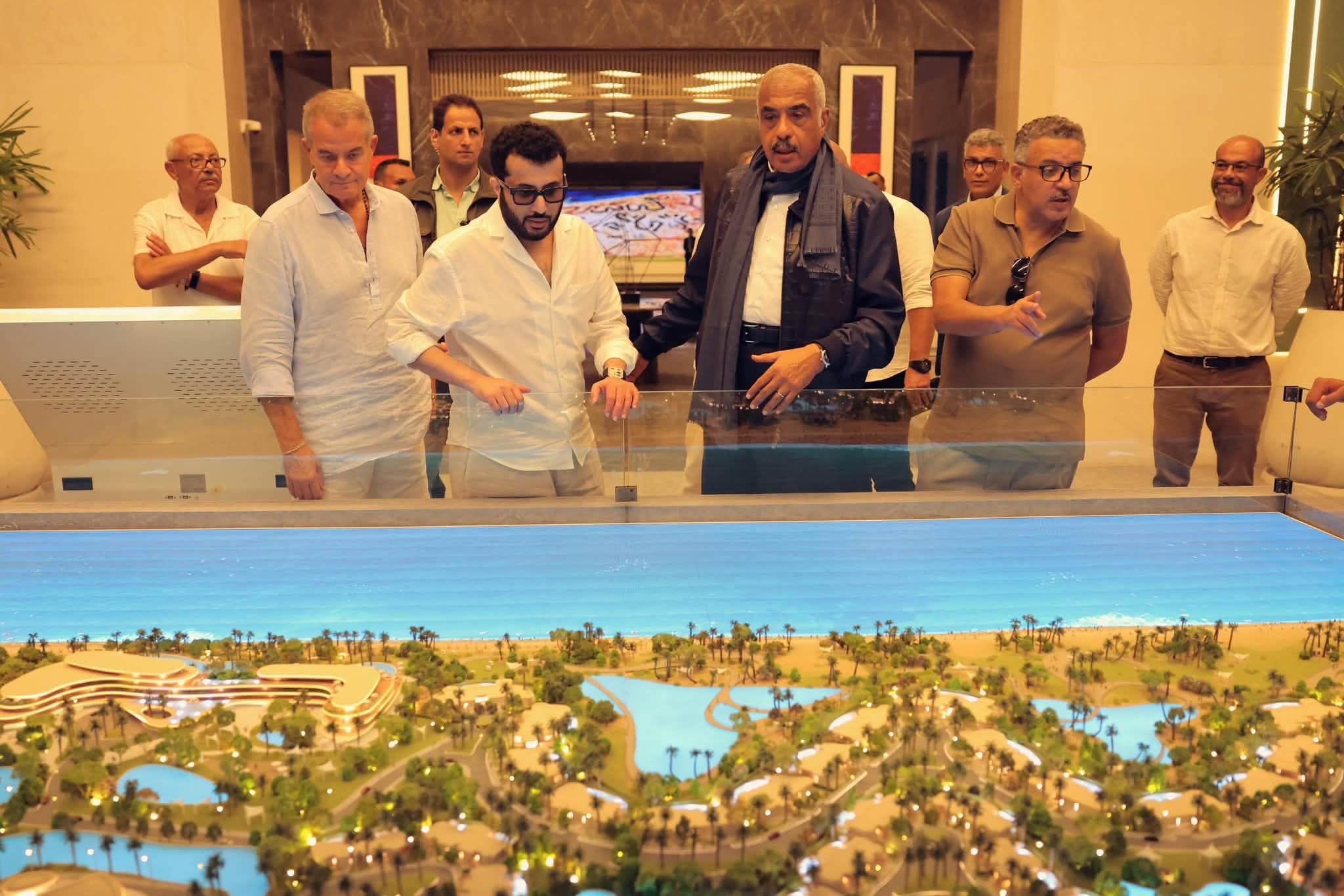 تركي آل الشيخ يشيد بمشروع «ساوث ميد» ويحجز وحدة بـ«فور سيزون»