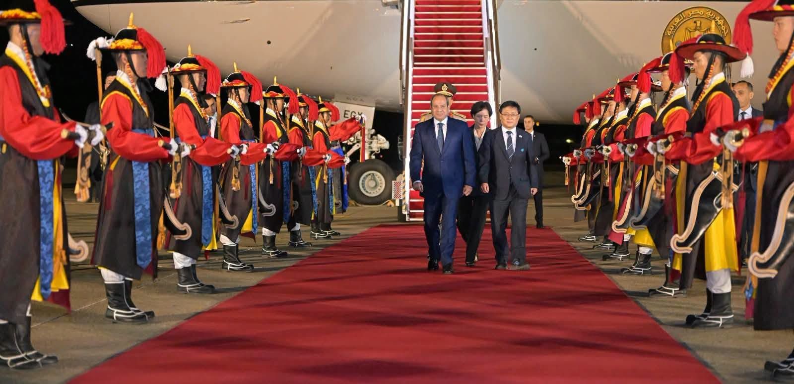 الرئيس السيسي يدعو الشركات الكورية لإنشاء منطقة صناعية متكاملة في مصر